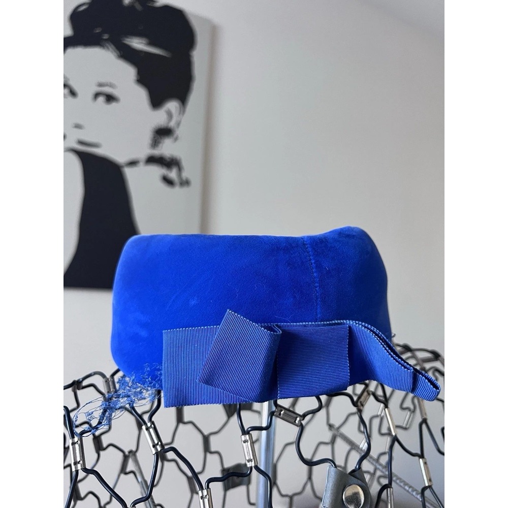 Vintage Lucila Mendez New York Cobalt Blue Velvet Pillbox Hat with Bow Netting‎
